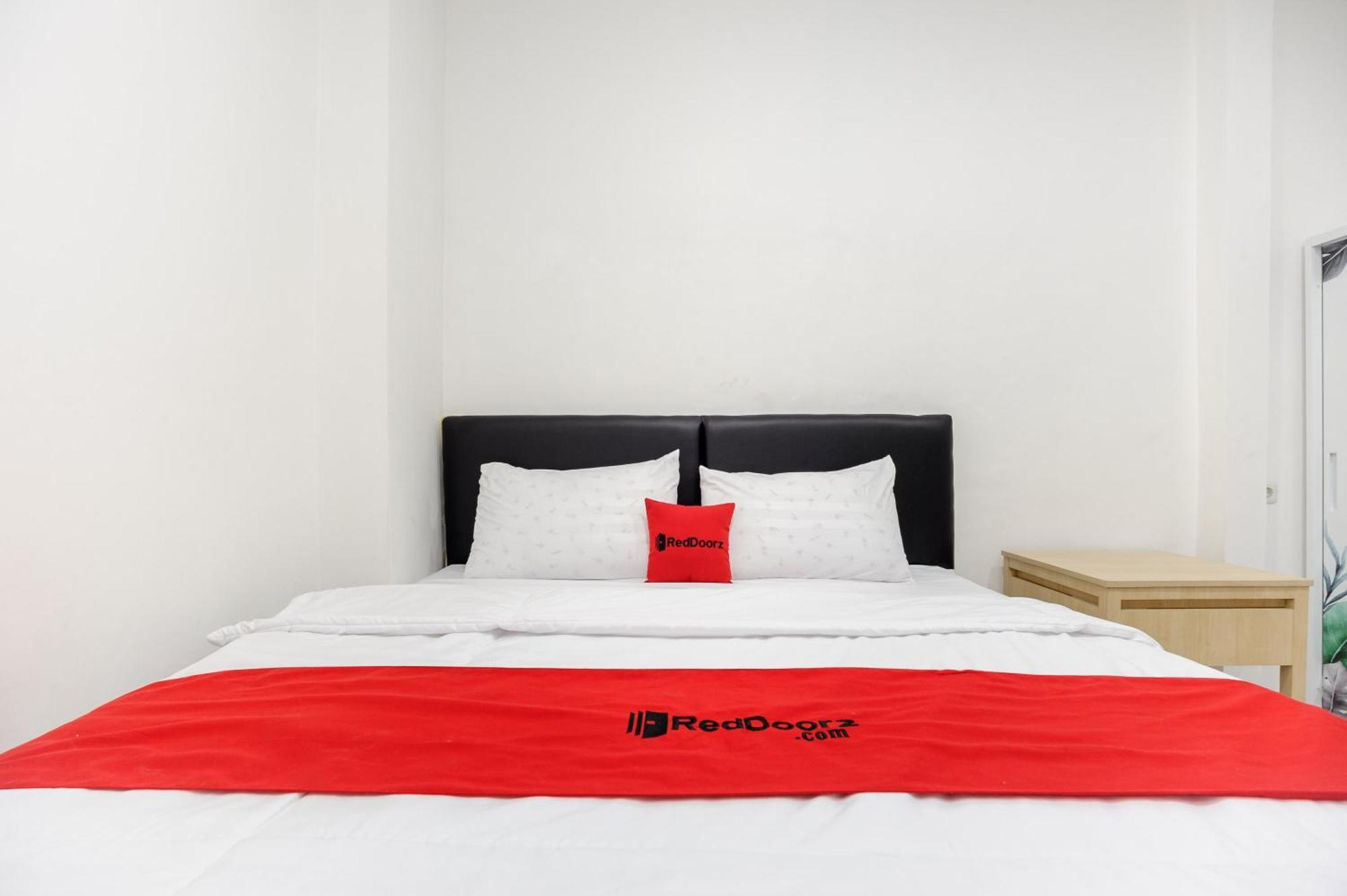 Reddoorz Syariah @ Sakura Hotel Jatiwaringin Bekasi Ngoại thất bức ảnh