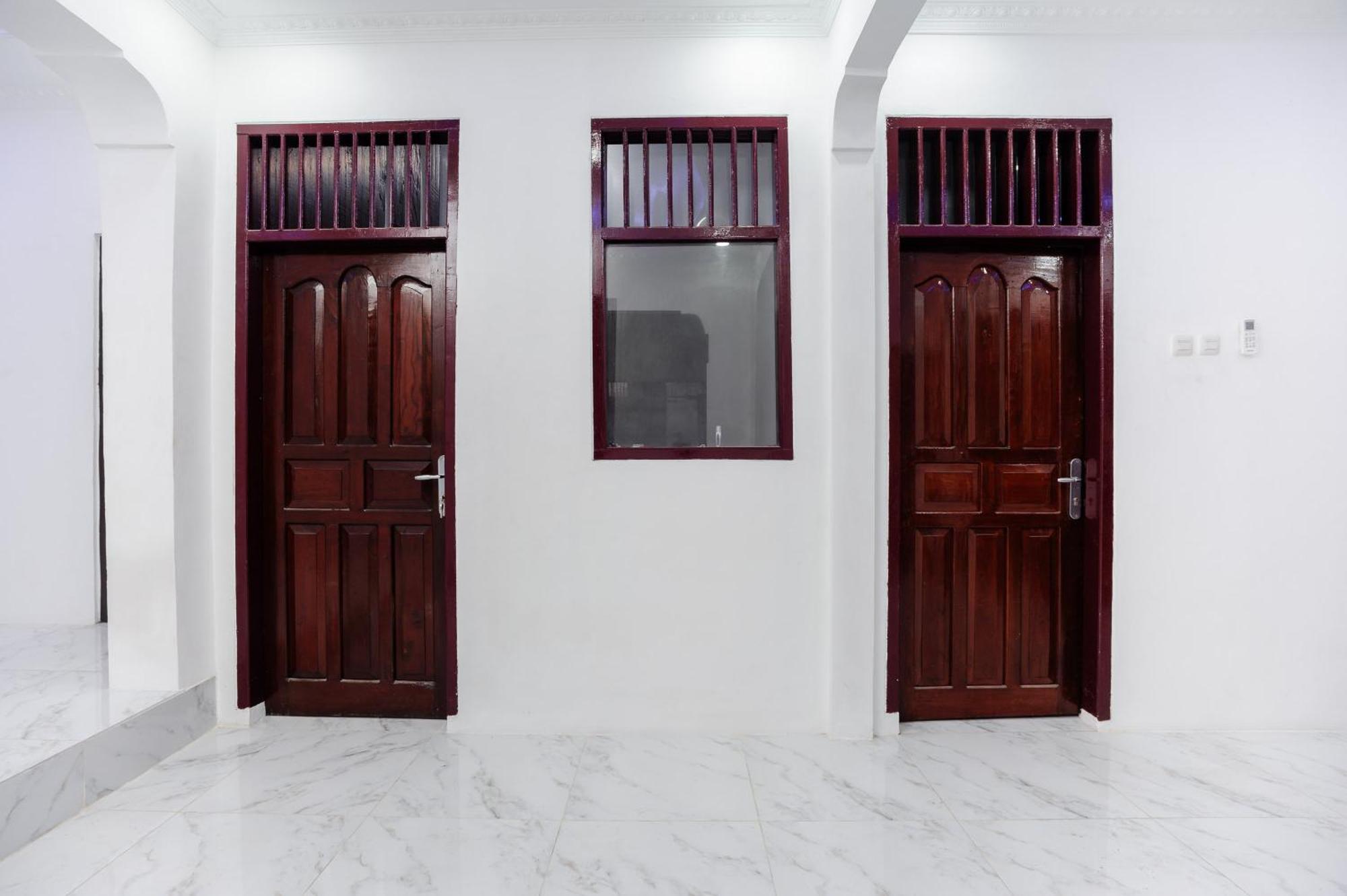 Reddoorz Syariah @ Sakura Hotel Jatiwaringin Bekasi Ngoại thất bức ảnh