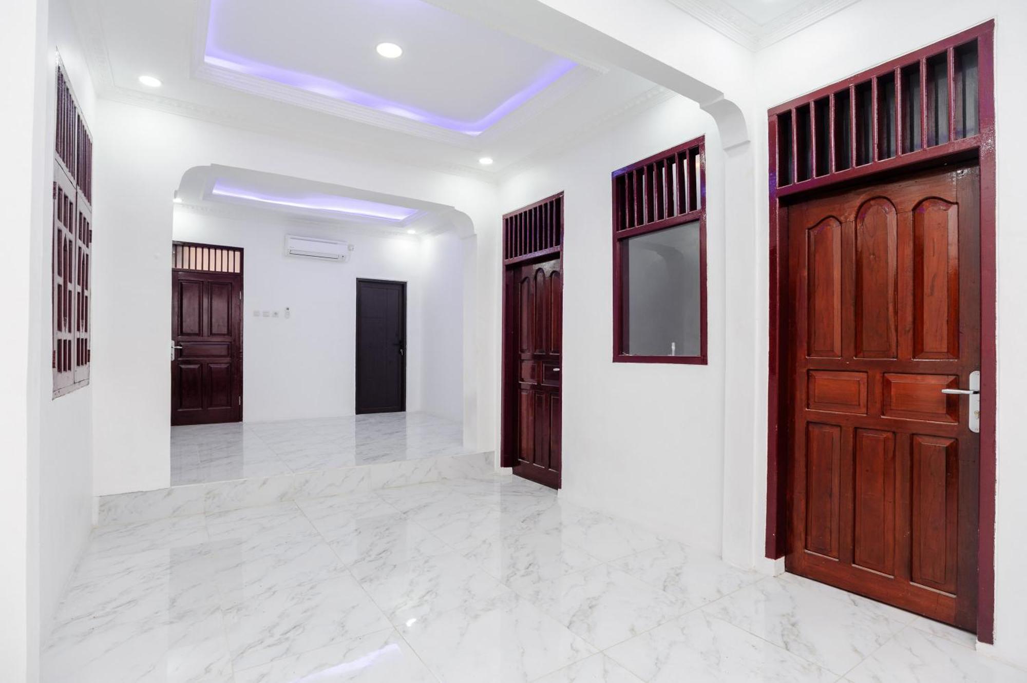 Reddoorz Syariah @ Sakura Hotel Jatiwaringin Bekasi Ngoại thất bức ảnh